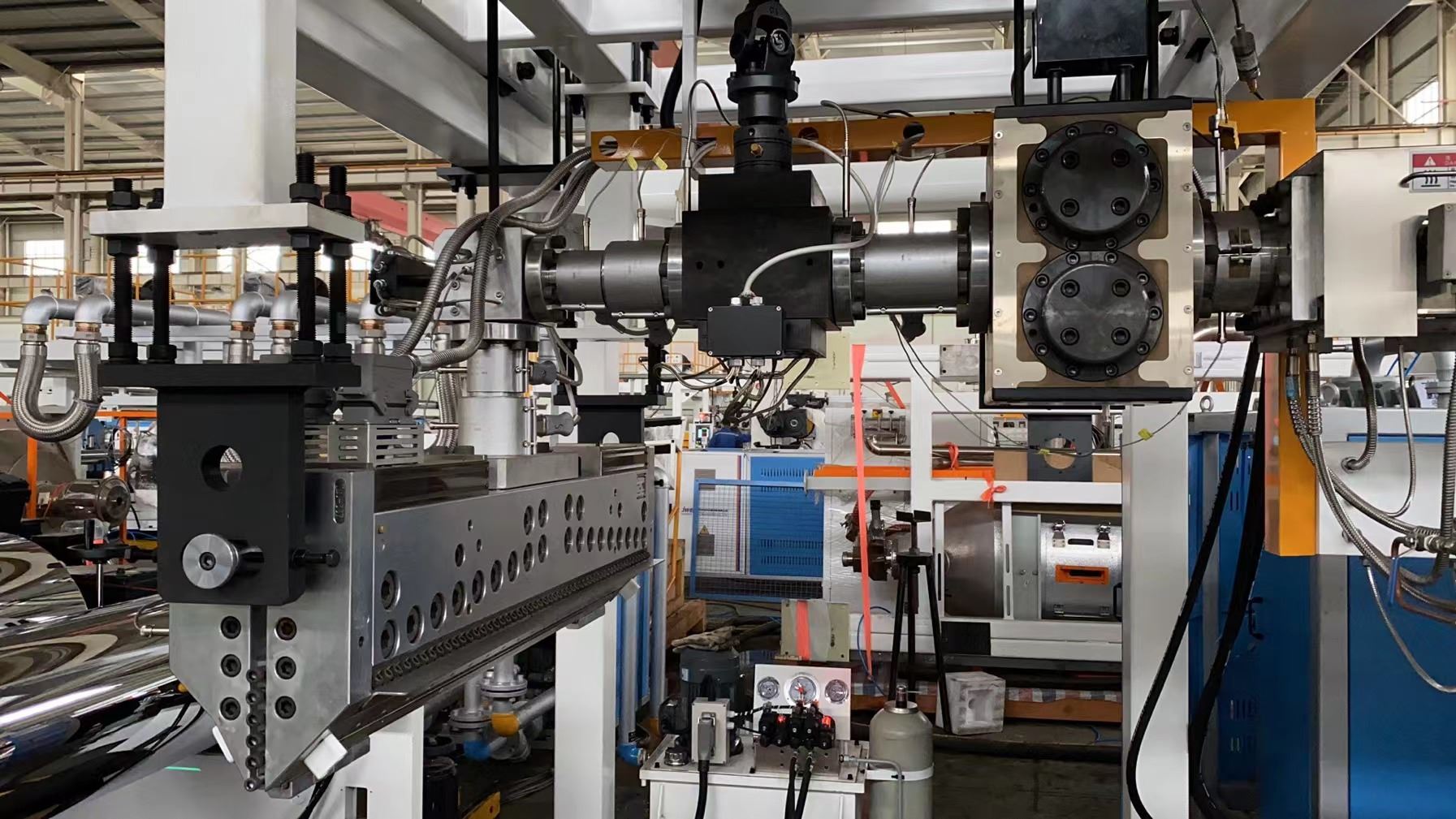 探索平双主机PS片材生产线 电子产品包装的改性利器